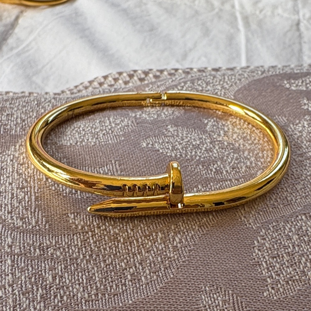 Nail bangle bracelet